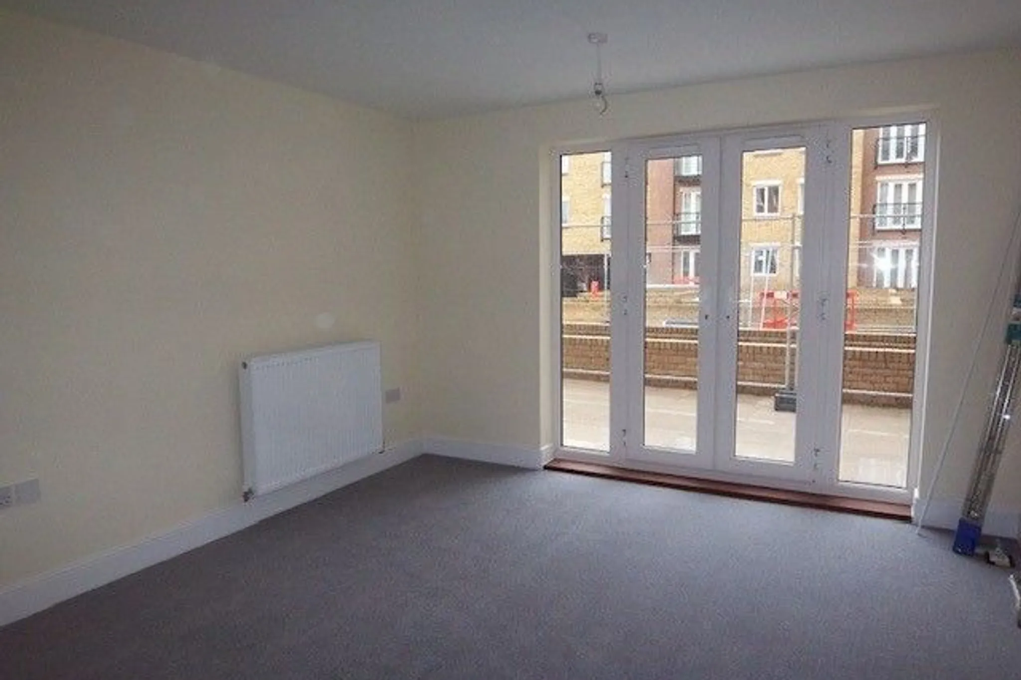 Flat Robinson Way in Dartford