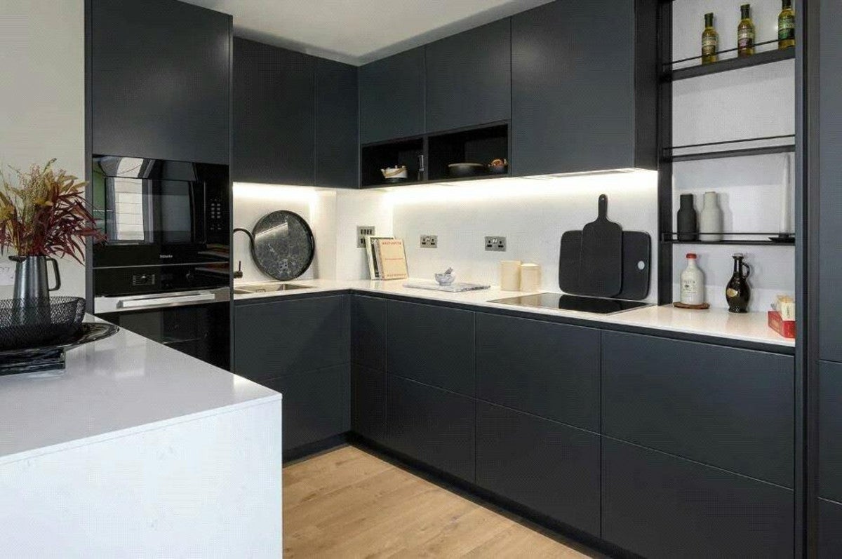 Flat Coster Avenue in London