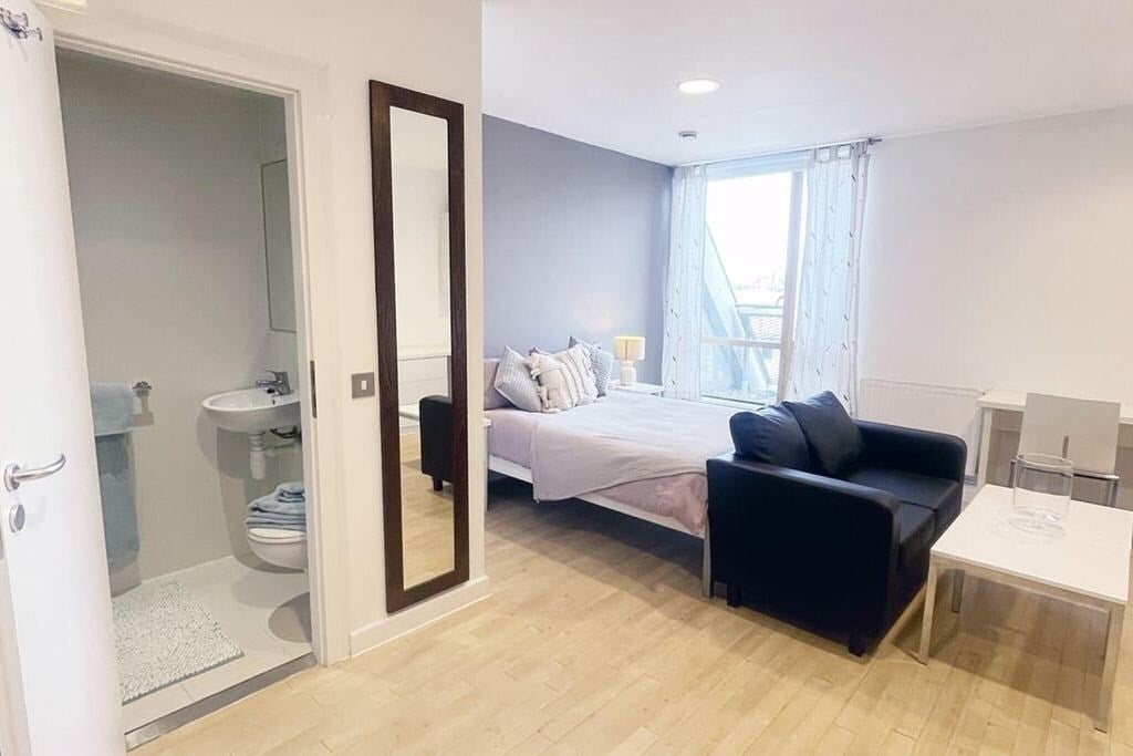 Room Kirby Street in Greater London