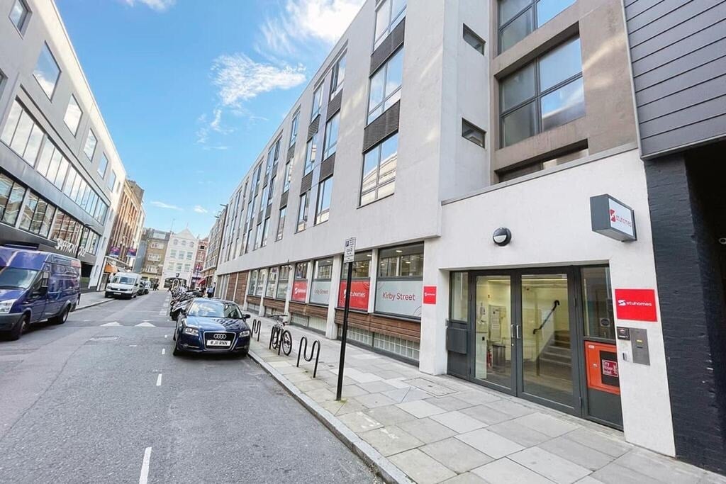 Room Kirby Street in Greater London