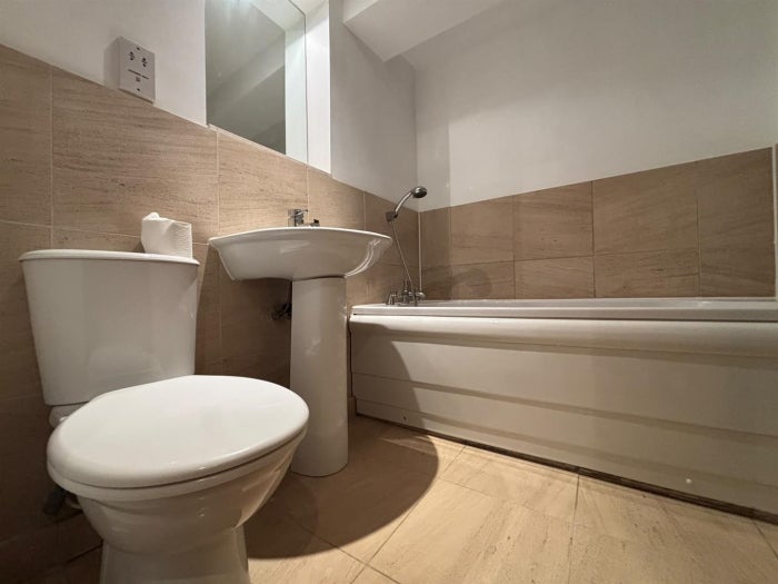 Flat Riverside Court in Calderdale
