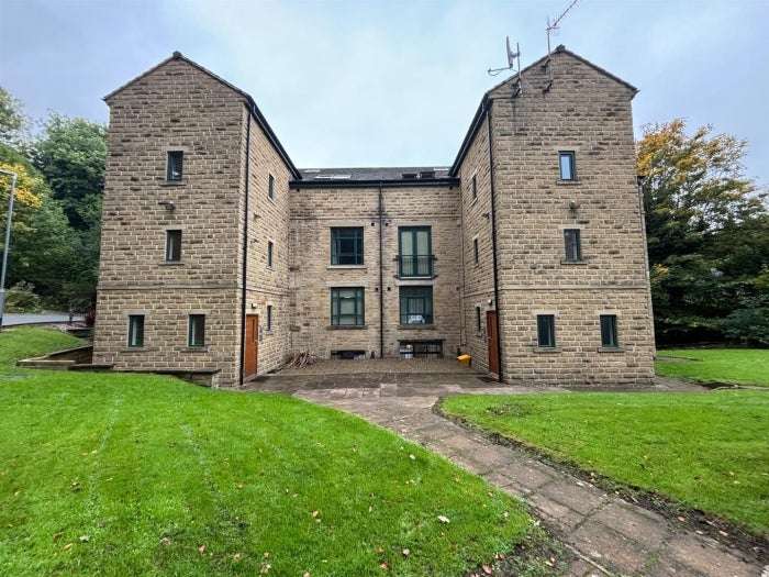 Flat Riverside Court in Calderdale