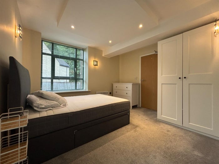 Flat Riverside Court in Calderdale