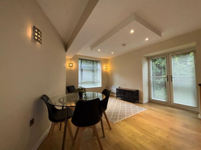 Flat Riverside Court in Calderdale