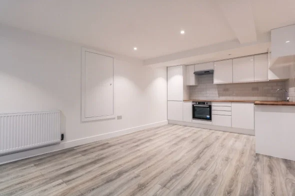 Flat Jubilee Street in Greater London