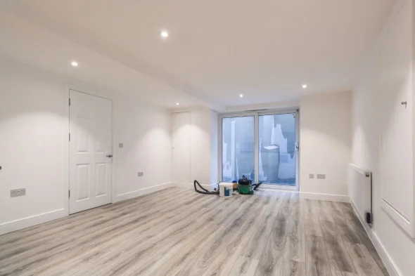 Flat Jubilee Street in Greater London