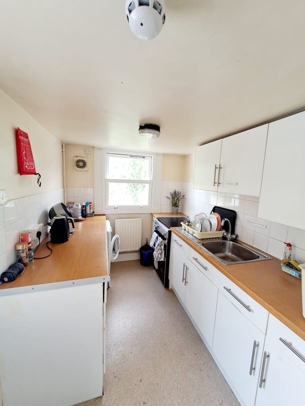 Room Graces Road in Greater London