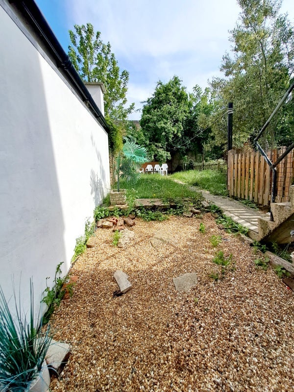 Room Graces Road in Greater London
