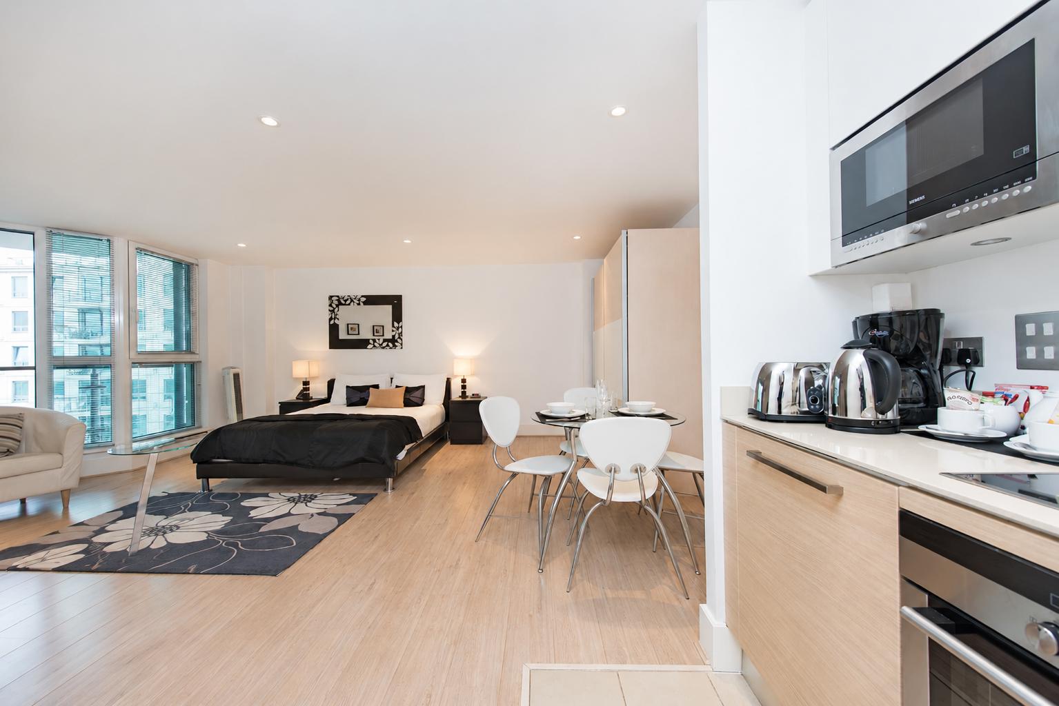 Flat Nine Elms Lane in Greater London