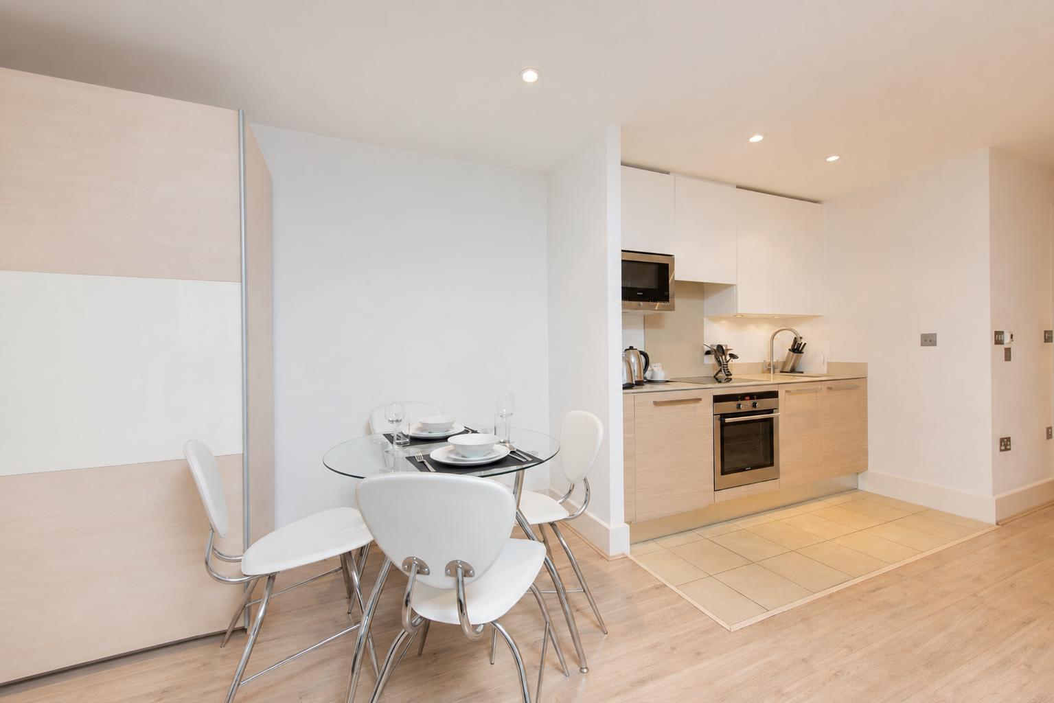Flat Nine Elms Lane in Greater London