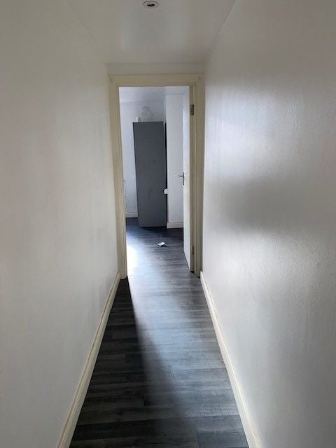 Flat Featherstone Road in Greater London