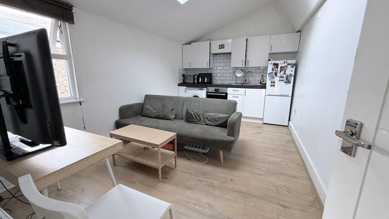Flat Filey Avenue in Greater London
