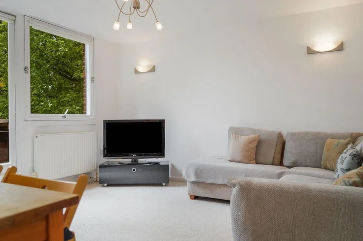 Flat Britten Close in Greater London
