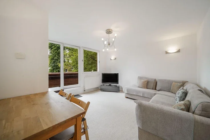 Flat Britten Close in Greater London