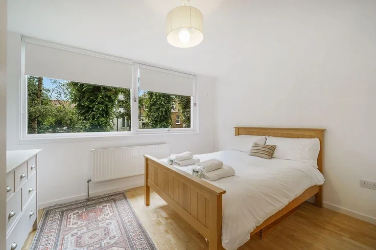 Flat Britten Close in Greater London
