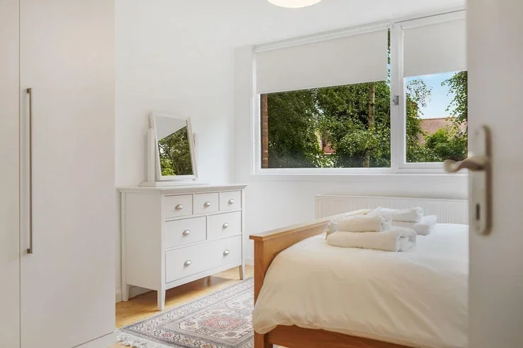 Flat Britten Close in Greater London