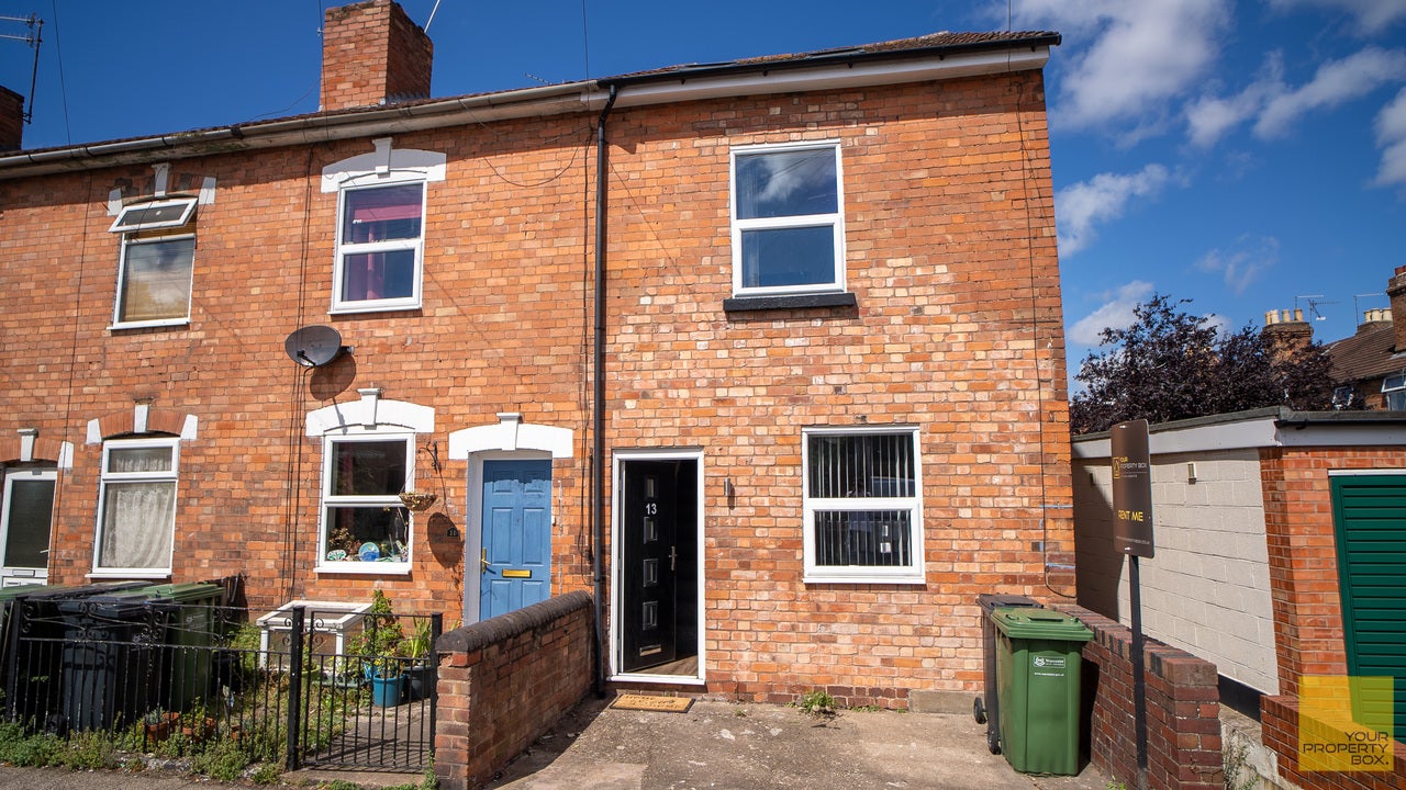 Flat Lansdowne Road in Worcester