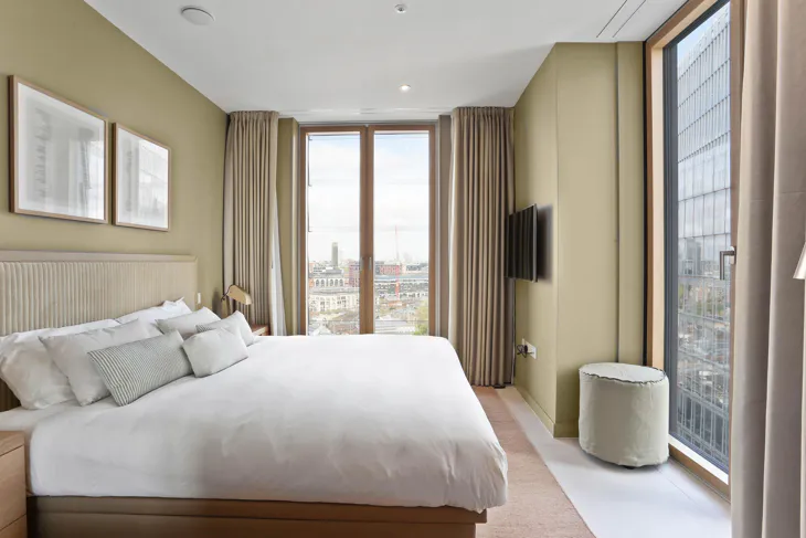 Flat Tooley Street in Greater London