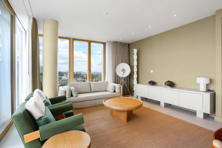 Flat Tooley Street in Greater London