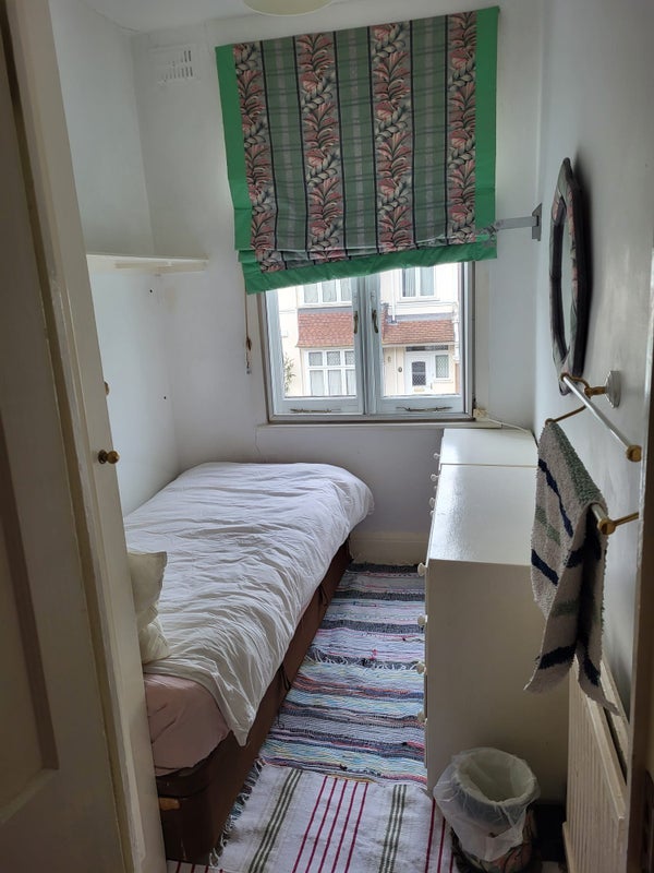 Room Bowfell Road in Greater London