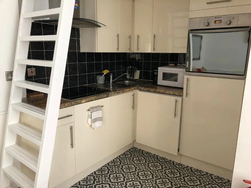Flat Westbourne Terrace in City of Westminster