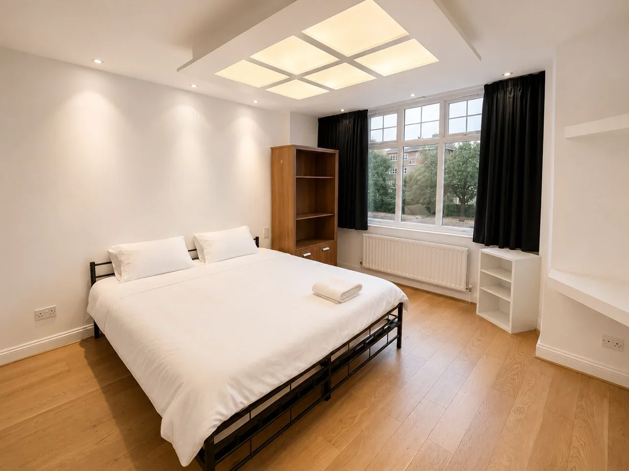 Flat Ellesmere Road in Greater London