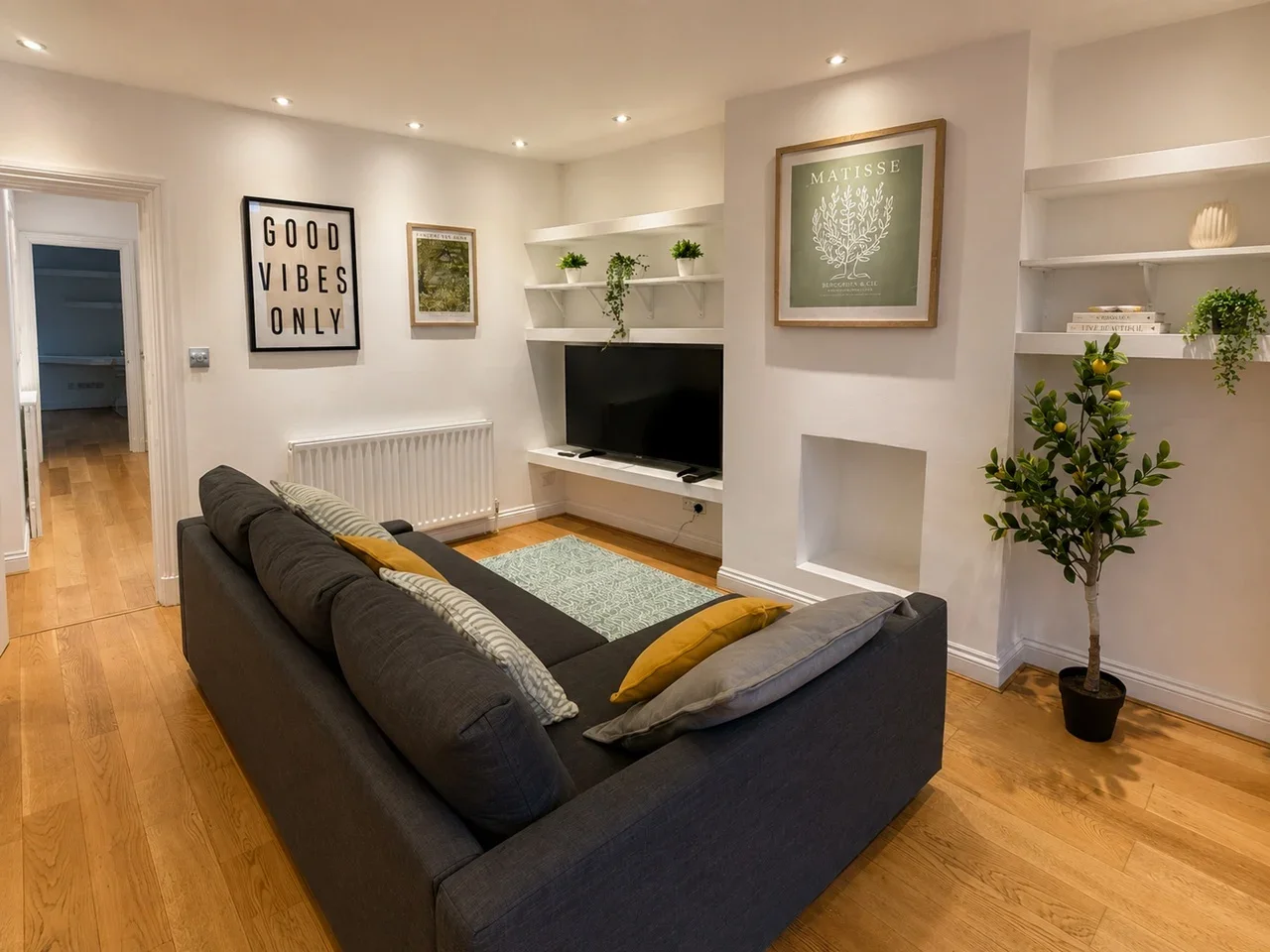Flat Ellesmere Road in Greater London
