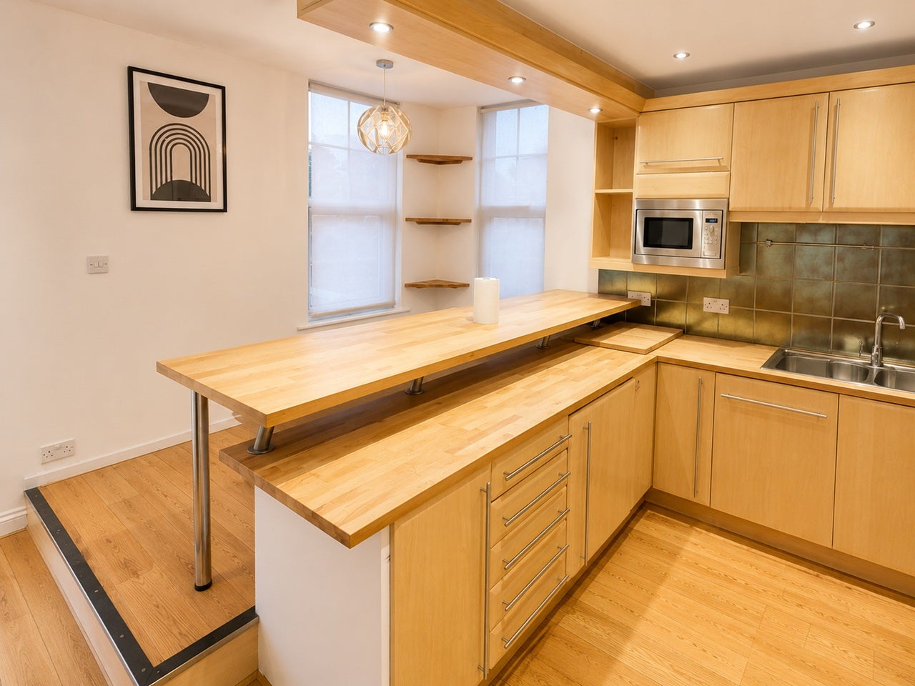 Flat Ellesmere Road in Greater London