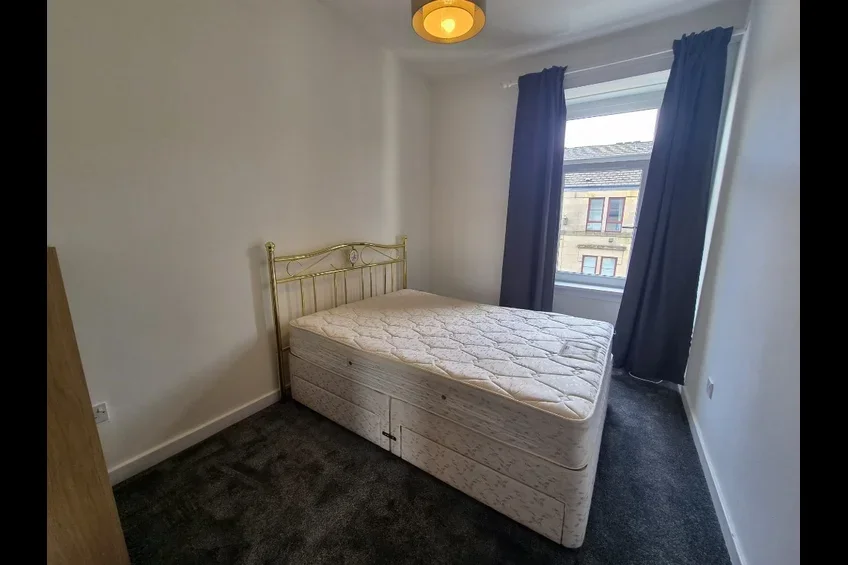 Flat Kilnside Road in Paisley