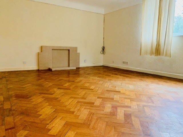 Flat Bassett Avenue in Southampton