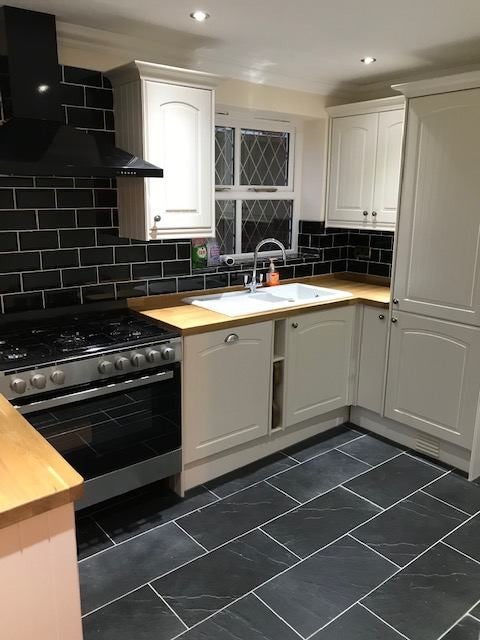 Room Wardown Crescent in Luton