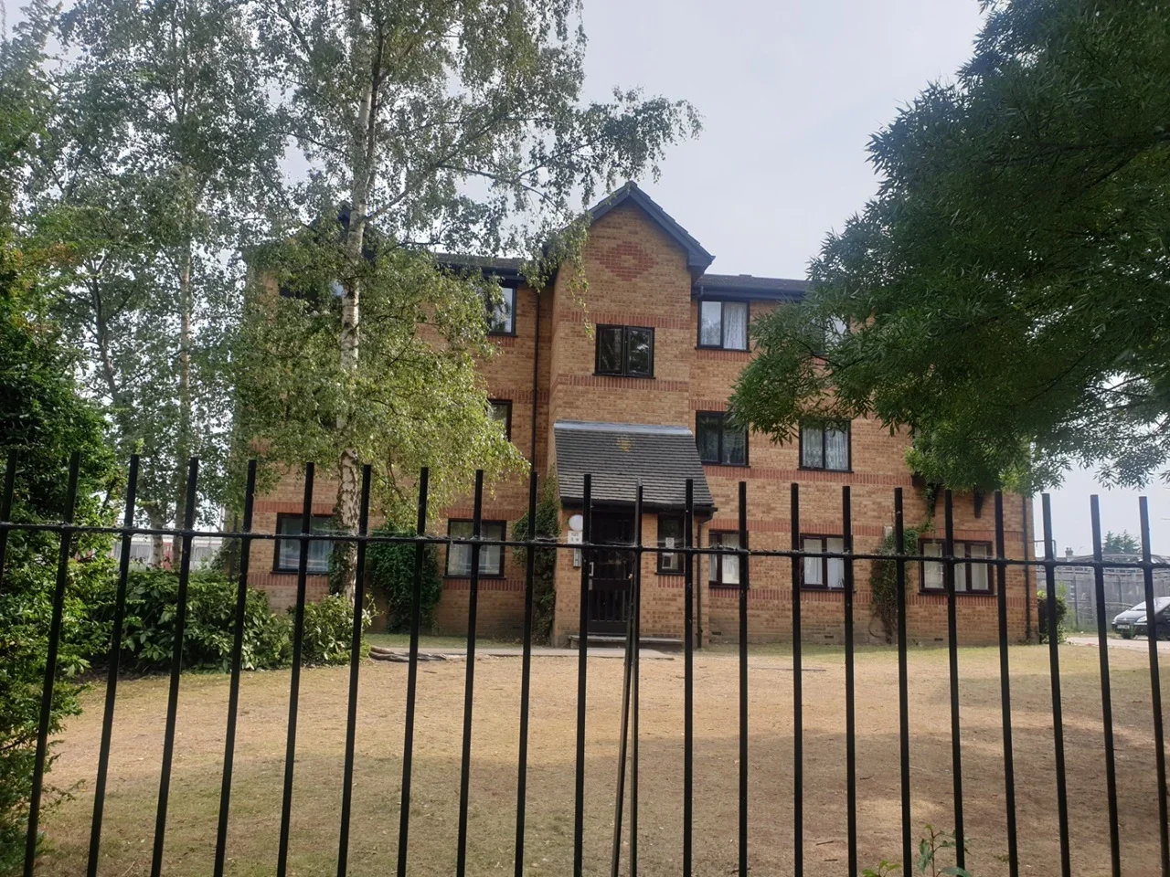 Flat Greenslade Road in Greater London