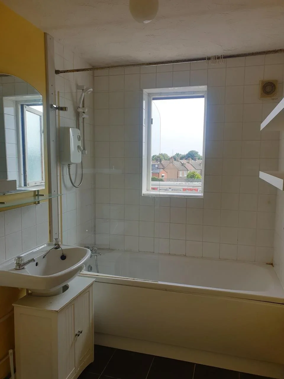 Flat Greenslade Road in Greater London