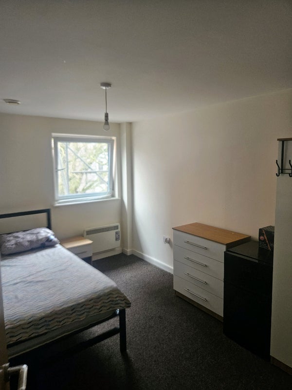 Room Lawson Street in Preston