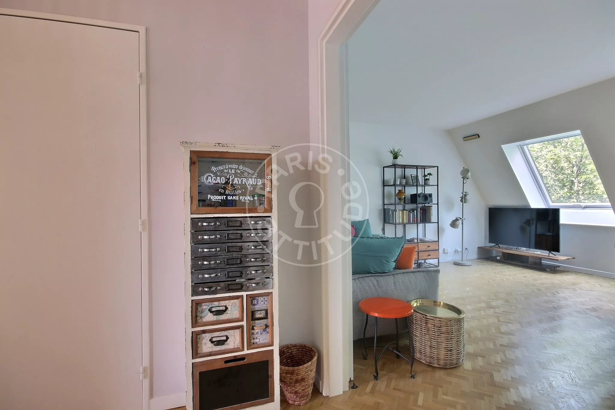 Flat Quai de Valmy in Paris