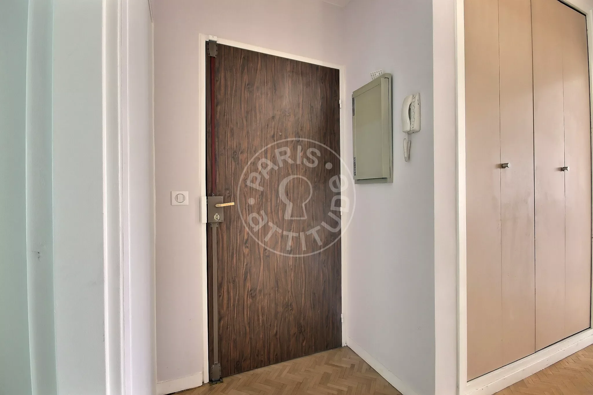 Flat Quai de Valmy in Paris