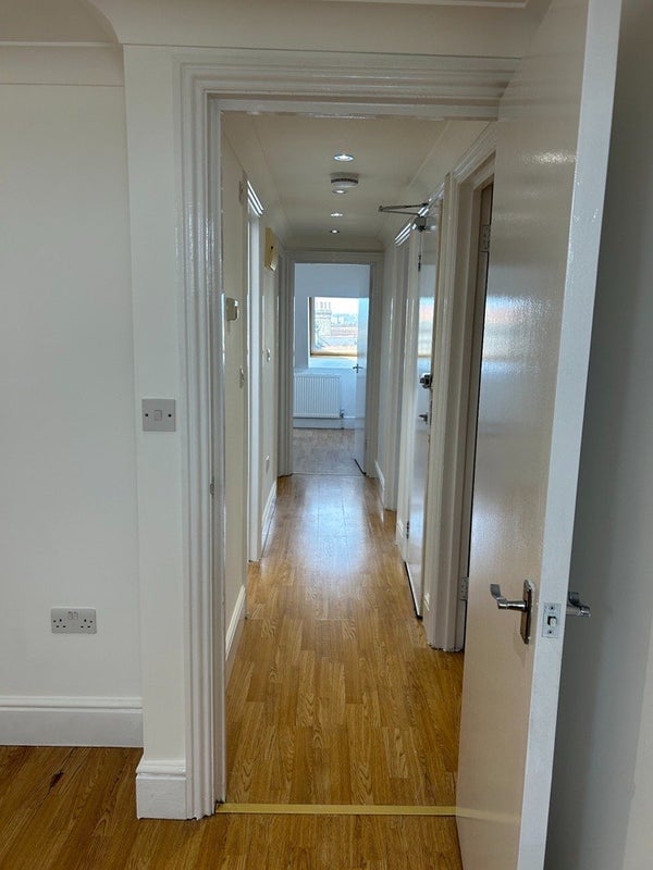 Room Hoe Street in Greater London