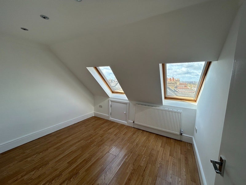 Room Hoe Street in Greater London