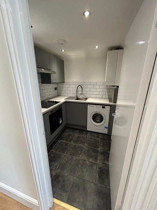 Room Hoe Street in Greater London