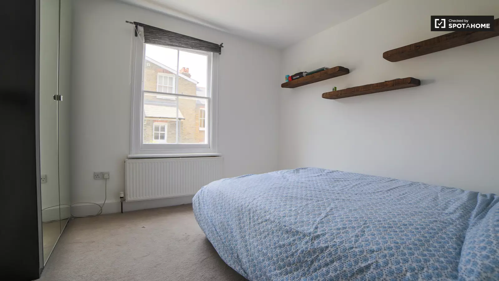 Flat Hartismere Road in Greater London
