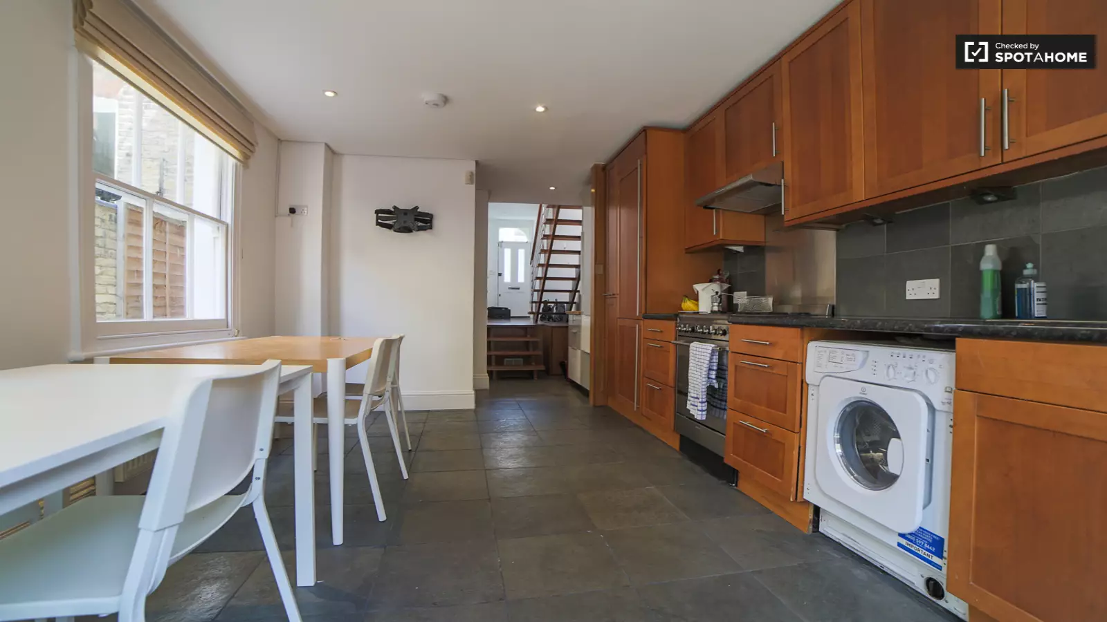 Flat Hartismere Road in Greater London