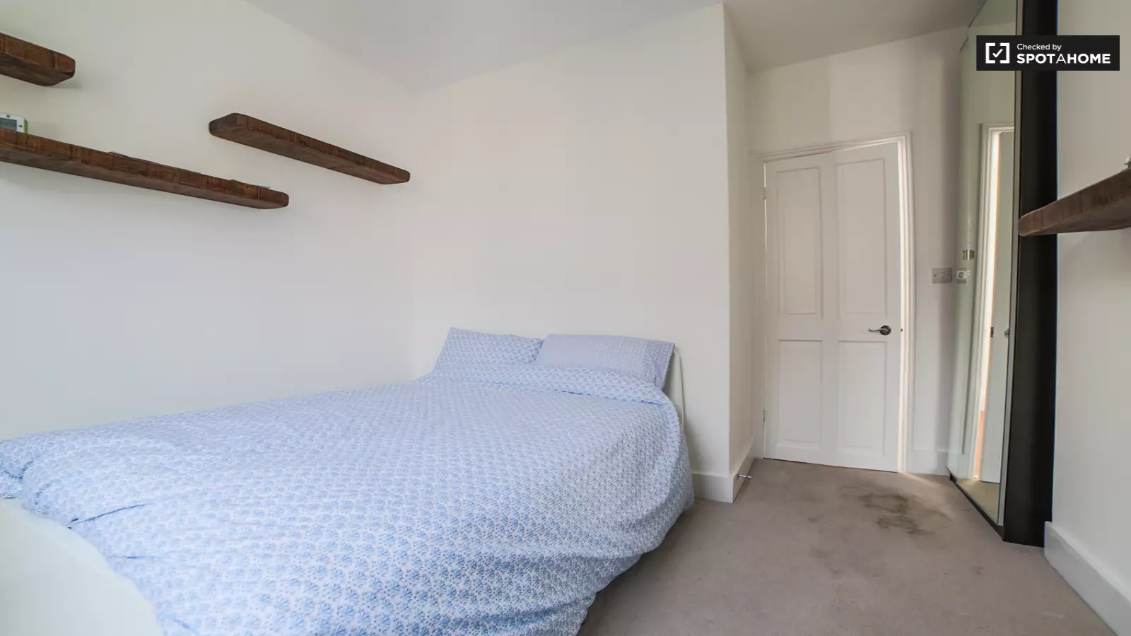 Flat Hartismere Road in Greater London