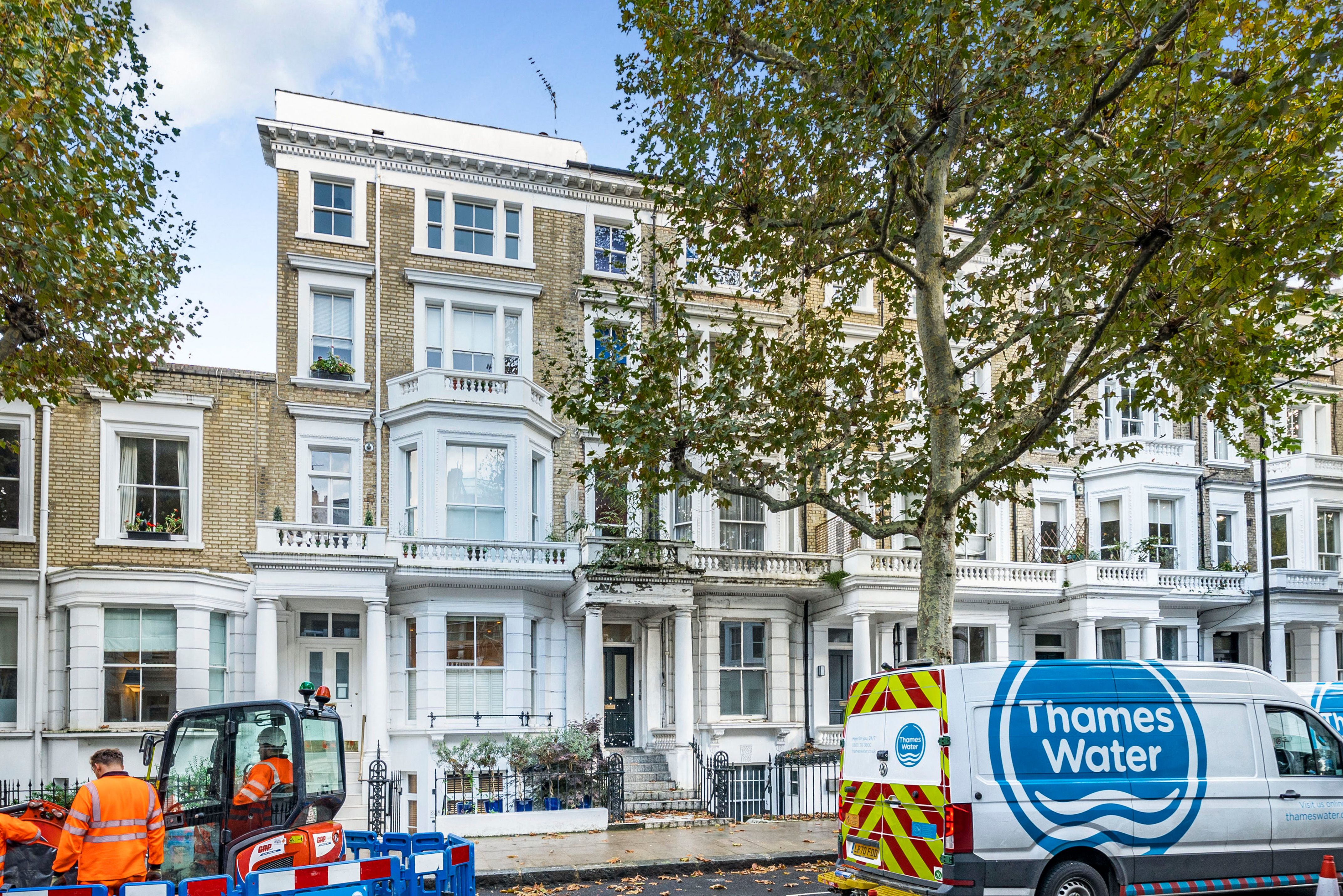 Flat Marloes Road in Greater London