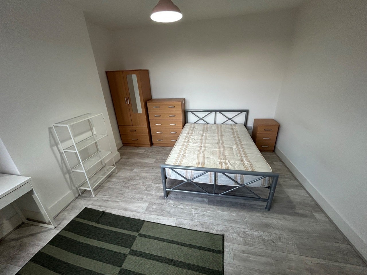 Room Elder Avenue in Greater London
