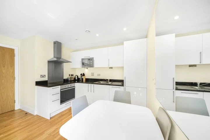 Flat Millharbour in Greater London