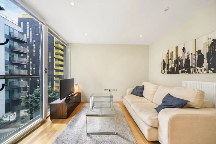 Flat Millharbour in Greater London