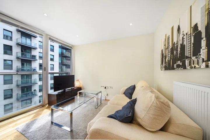 Flat Millharbour in Greater London