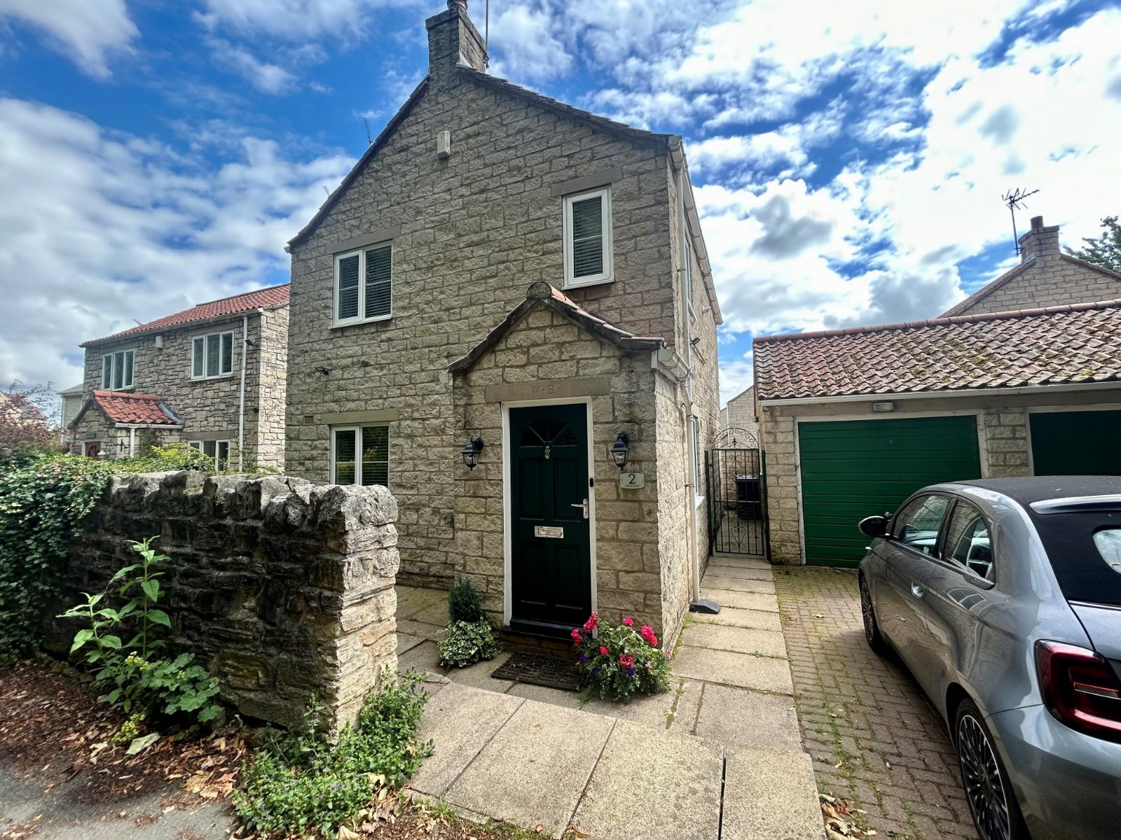 House Hungate Close in Saxton