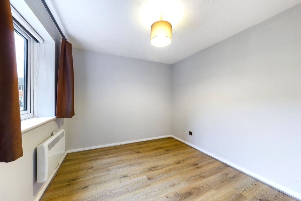 Flat Lower Hall Lane in Greater London