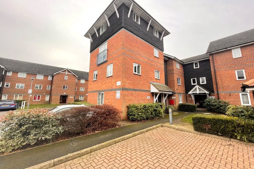 Flat Lower Hall Lane in Greater London